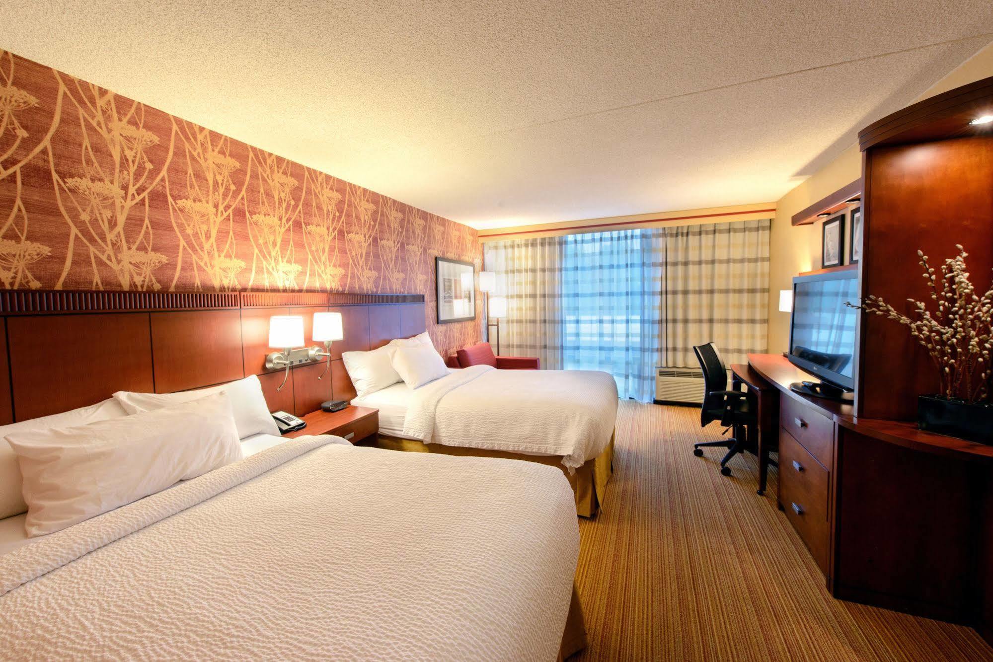 Courtyard By Marriott New York Laguardia Airport Hotel Exterior foto